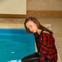 wet.look.me: Wetlook girl in jeans swims in the pool clothed | Wetlook.biz