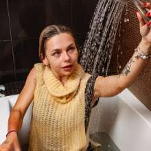 wet.look.me: Wetlook girl in woolen sweater and overalls in the shower | Wetlook.biz