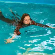 wet.look.me: Wetlook girl in jeans swims in the pool clothed | Wetlook.biz