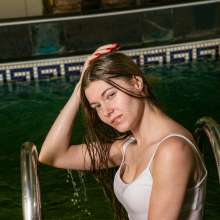 wet.look.me: Wetlook girl in jeans in the pool | Wetlook.biz