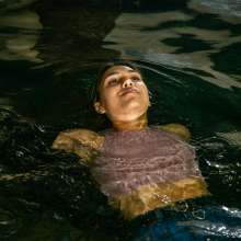 wet.look.me: Wetlook girl in Jeans and cardigan gets wet in pool | Wetlook.biz