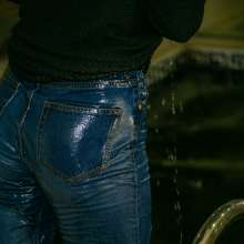 wet.look.me: Wetlook girl in Jeans and cardigan gets wet in pool | Wetlook.biz