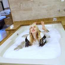 wet.look.me: Wetlook girl in jacuzzi | Wetlook.biz