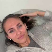 Get Your Snaps: Olga takes a bath in her new training set