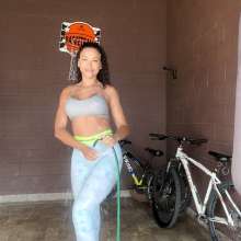 wet.look.me: Wetlook girl in white Leggings gets wet | Wetlook.biz