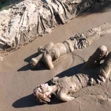 Lara_eurowam: Alida and Kimi Had Fun Getting Muddy with Their Tits- Tits1