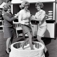 skirtpie: Pie booth