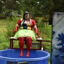 JD and Messy Andi: Spreading some positivity with a dunked clown :)