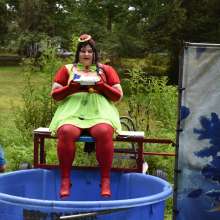 JD and Messy Andi: Spreading some positivity with a dunked clown :)