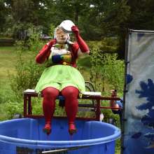 JD and Messy Andi: Spreading some positivity with a dunked clown :)