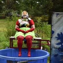 JD and Messy Andi: Spreading some positivity with a dunked clown :)