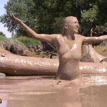 FOXY: incredible pleasure in mud