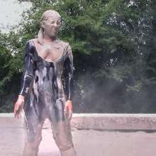 FOXY: Ambre immerses herself in mud