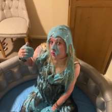 Kelly-Le-Frock: Gunge Play in Inflatable Pool: Trans