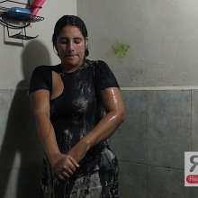 Ready2Wam Studio: Maya Gets Wet After Blind-folded