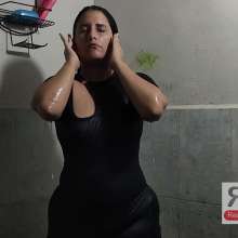 Ready2Wam Studio: Maya Gets Wet After Blind-folded