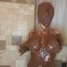 Slimed Models: Sydney Makes Herself into a Human Choocolate Brownie