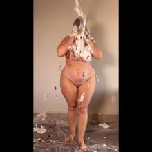 Anglefan: Taryn pies herself in sexy lingerie!