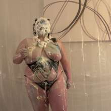 Beantwn: Curvy Kitty Gets Messy