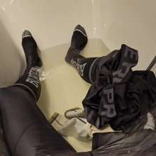SportyRick: Wetlook--3 Nike Leggings 1 Bath