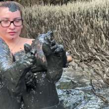 Messy Temptress: Hooters Girl Gets Playful in Pluff Mud