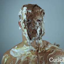 Cutiepied-production: Quenty 2 : Pieing the Flexing Guy