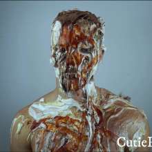 Cutiepied-production: Quenty 2 : Pieing the Flexing Guy