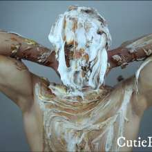 Cutiepied-production: Quenty 2 : Pieing the Flexing Guy