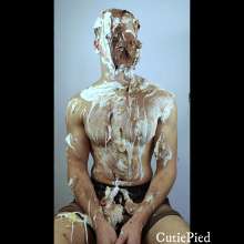 Cutiepied-production: Quenty 2 : Pieing the Flexing Guy