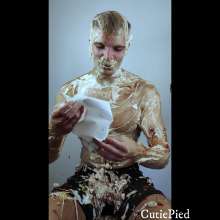 Cutiepied-production: Quenty 2 : Pieing the Flexing Guy