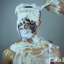 Cutiepied-production: Quenty 2 : Pieing the Flexing Guy