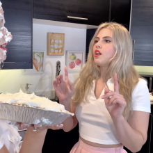 PieZone: Preppy Girls on Sale (Plus a Free Gift!)