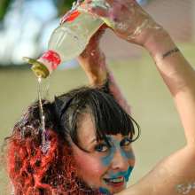 messyhot: Tesla Elektra Cake Mess Flexibility Demonstration
