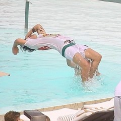 mrmessymanc: Harry styles wet in  white t shirt!!
