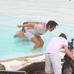 mrmessymanc: Harry styles wet in  white t shirt!!