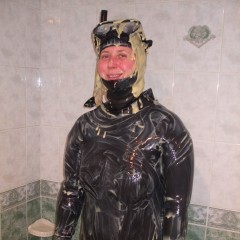 Diver2810: Rubber wetsuit and custard