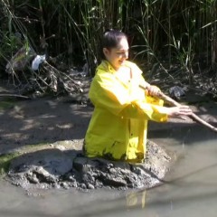 DIDVP_Leila: Sarah explores some deep mud