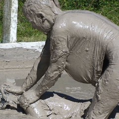 FOXY: Video mud wrestling