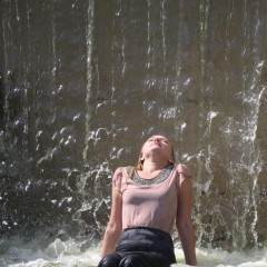 LisaMoomin: Amy All Wet!