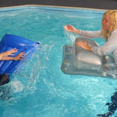 wetkahuna: Angie brought a friend to play in the pool