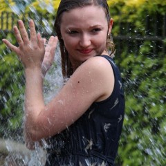 LisaMoomin: Amy All Wet!