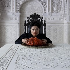 Regis: Salma Hayek Messy Eating