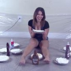 messydreams: Jaylee Gets Herself Messy