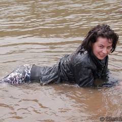 EuroWAM Team: Irma in the pool--spring outfit pool dunk