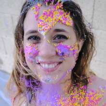 messyhot: Innocent Looking Renee Risque Sits in a Cake and more