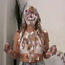 Messygirl: New Just Pie Me Clip!  The Girl in the Park