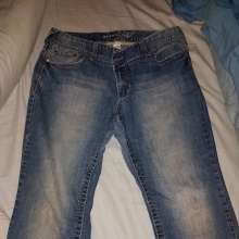 peppre4: Which one of our wife's jeans will get messy?