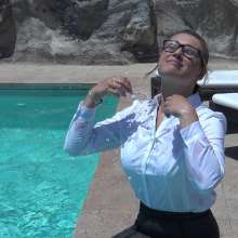 LisaMoomin: Charlotte Gets Hot At Work