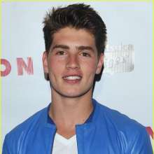 gungehim: Gregg Sulkin vs. KJ Apa