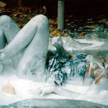 katew: Vicki in a bath of whitewash